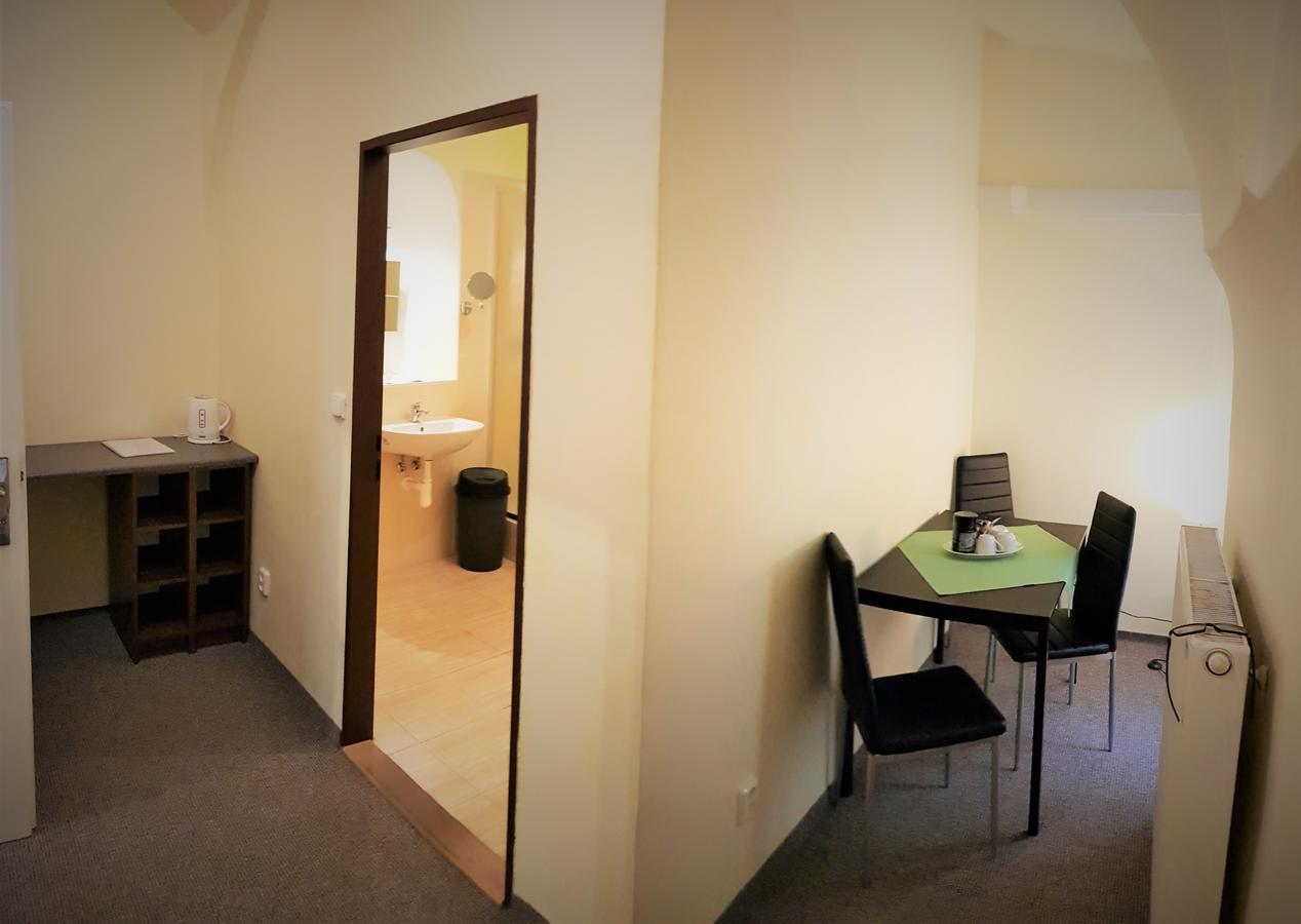Hotel U Dvou Zlatych Klicu Prag Eksteriør billede