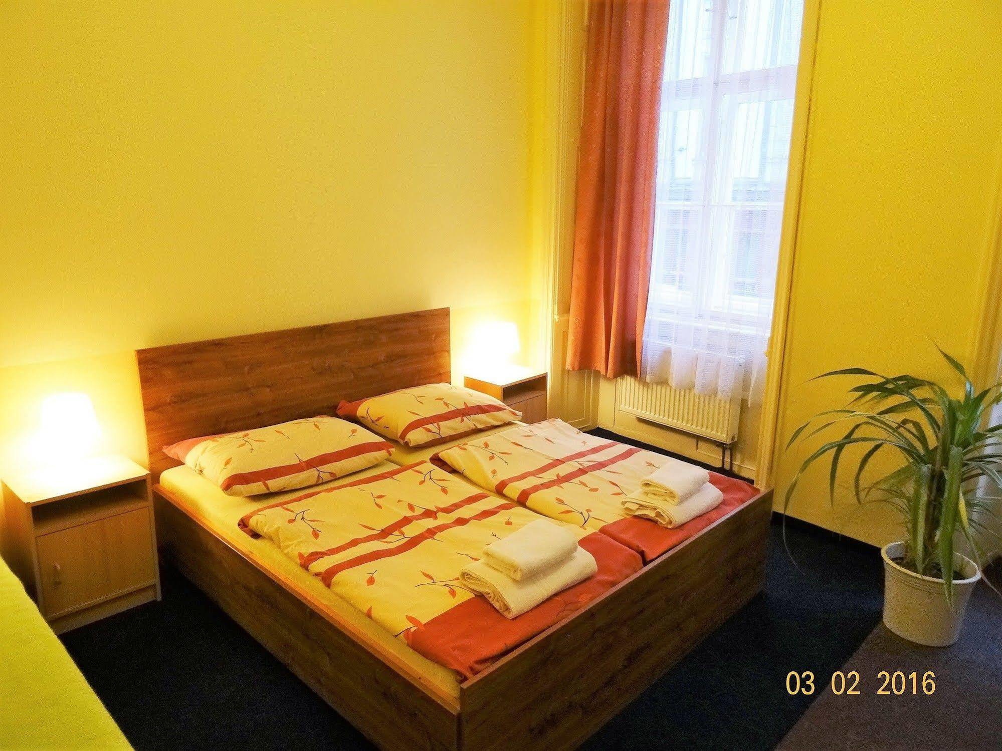 Hotel U Dvou Zlatych Klicu Prag Eksteriør billede